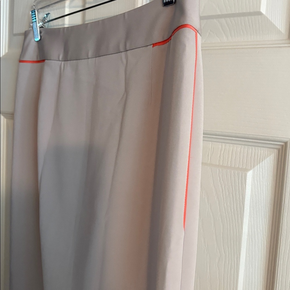 Elie Tahari taupe skirt like new Size 8 - Picture 3 of 12